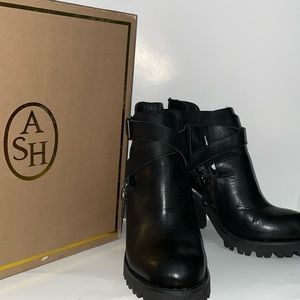 BOX INCLUDED Ash cut out booties